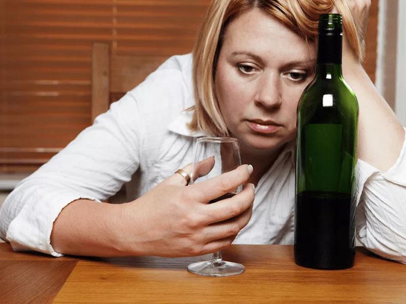 причины алкоголизма у женщин